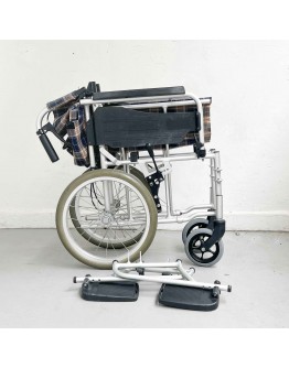 RC-18 Lightweight Wheelchair // Refurbished