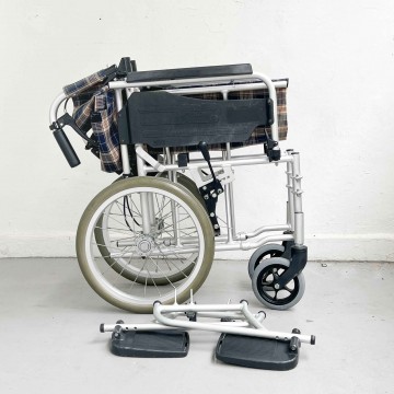 RC-18 Lightweight Wheelchair // Refurbished