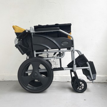 RC17 Lightweight Wheelchair // Refurbished
